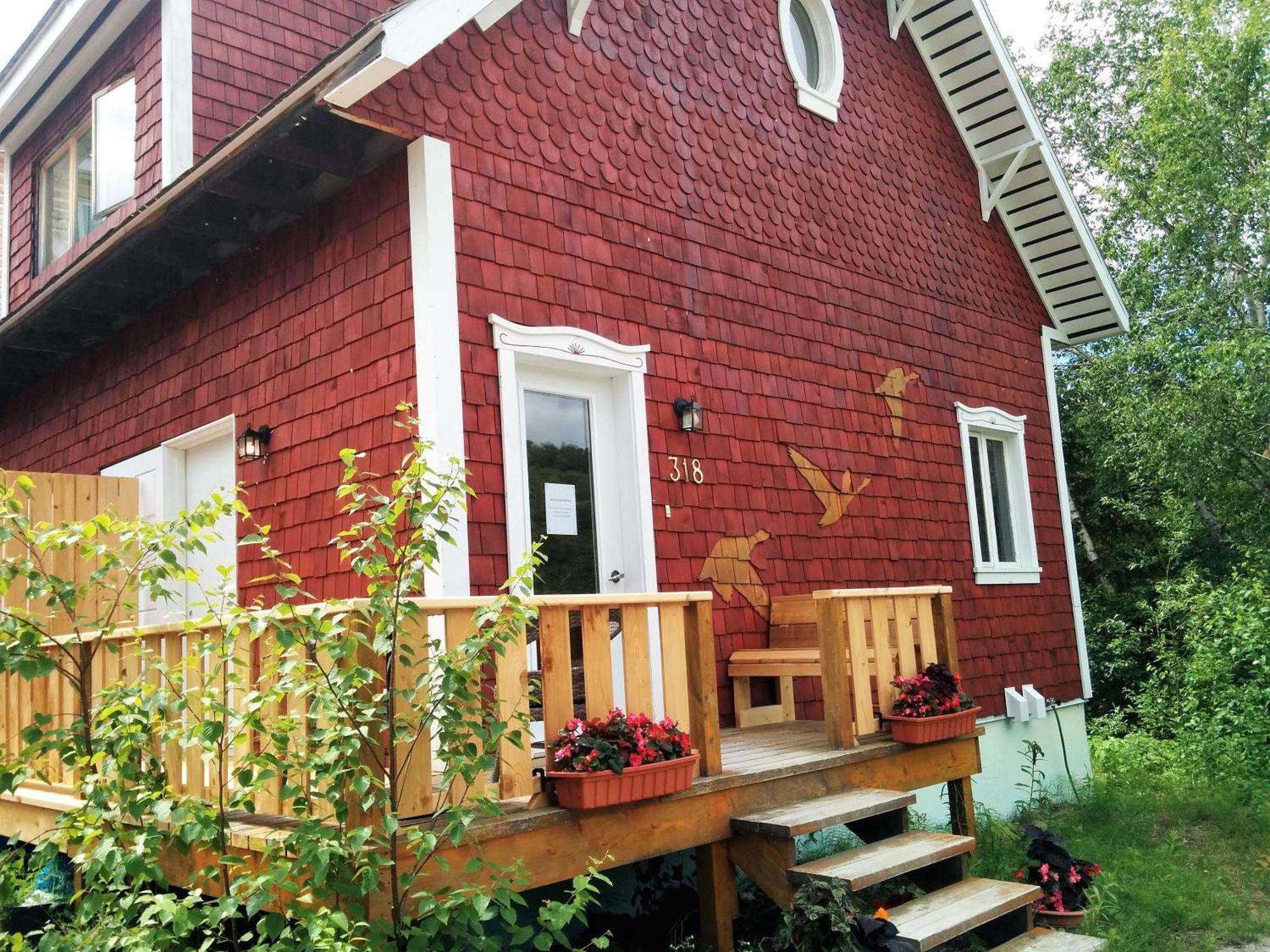 Au Cachalot Cache Le Gite Hotel Tadoussac Exterior foto