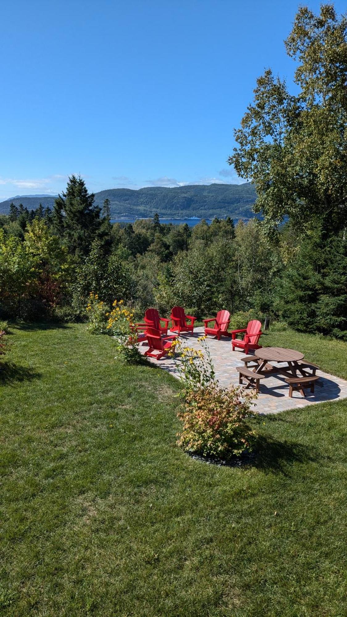 Au Cachalot Cache Le Gite Hotel Tadoussac Exterior foto